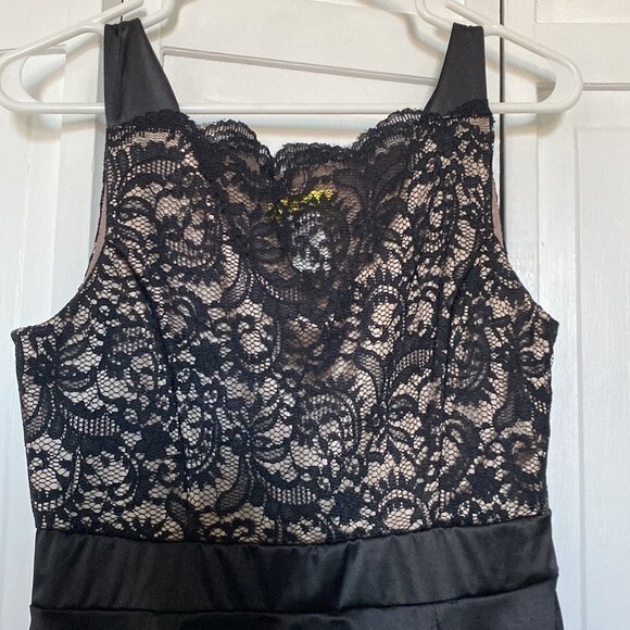 LBD with lace bodice and pleated satin skirt.  Size M - Picture 2 of 6